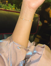 Load image into Gallery viewer, Sterling Silver Mini Flower Bracelet