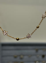 Load image into Gallery viewer, 18k Gold Mini Flower Necklace