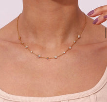 Load image into Gallery viewer, 18k Gold Mini Flower Necklace