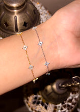 Load image into Gallery viewer, Sterling Silver Mini Flower Bracelet