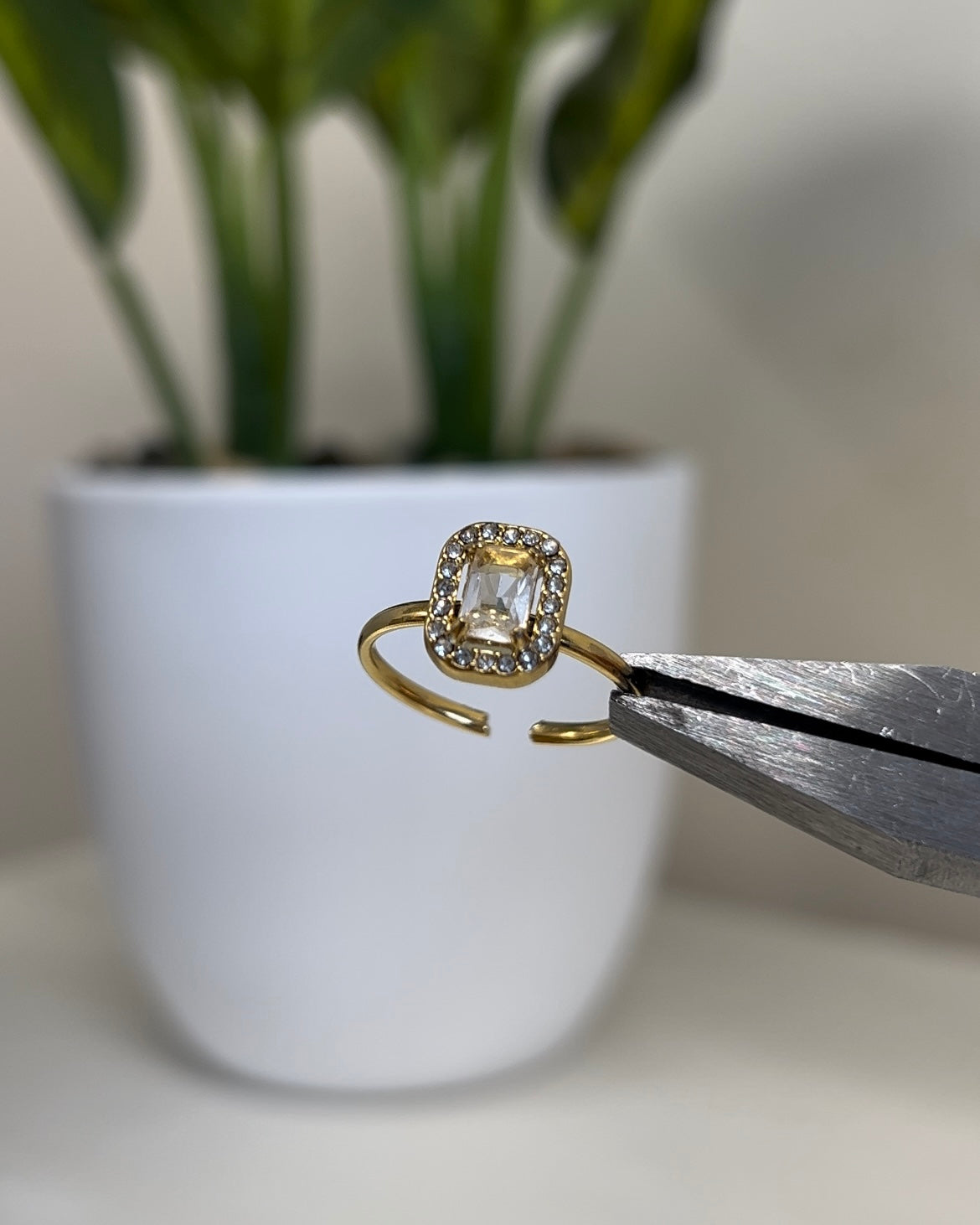 Shimmer Gem Ring (3 colours / Adjustable) – ZRAjewels