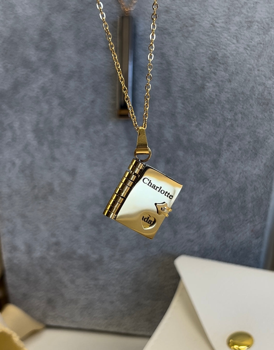 Oval Heart Personalised Photo Locket Necklace | Photo Necklace | Pictu –  IfShe UK