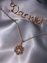 Load image into Gallery viewer, Shining Flower &amp; Name Necklace
