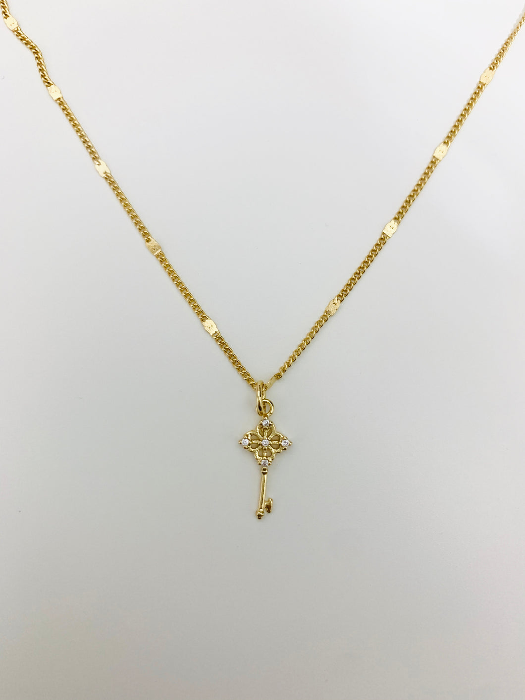 Lara Key Necklace *18k Gold Plated